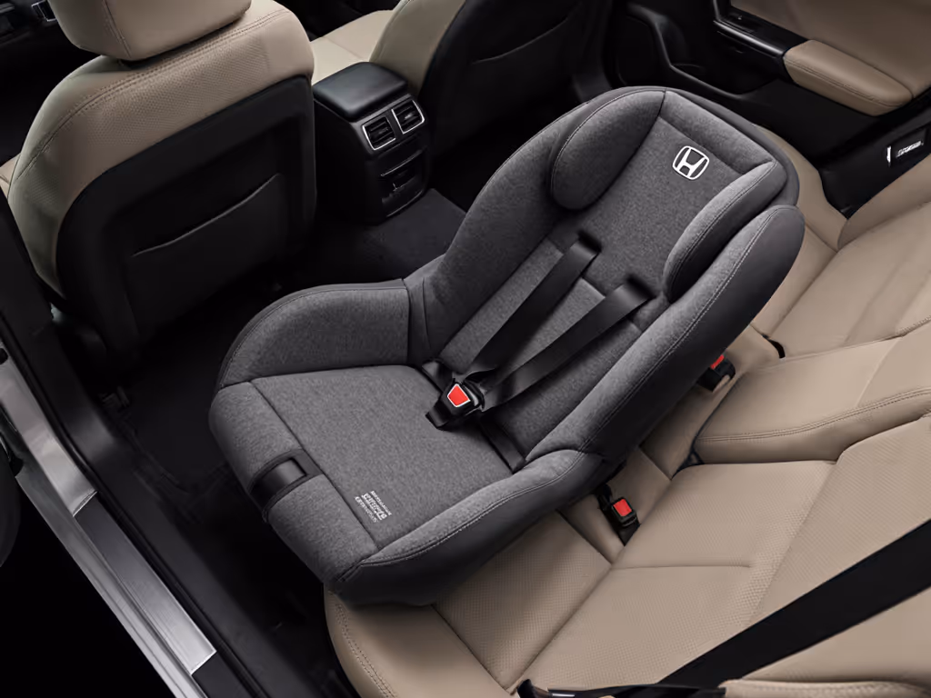 honda_civic_rear_seat_with_car_seat