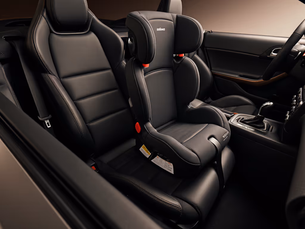 sports_car_with_child_seat_installed_in_passenger_seat